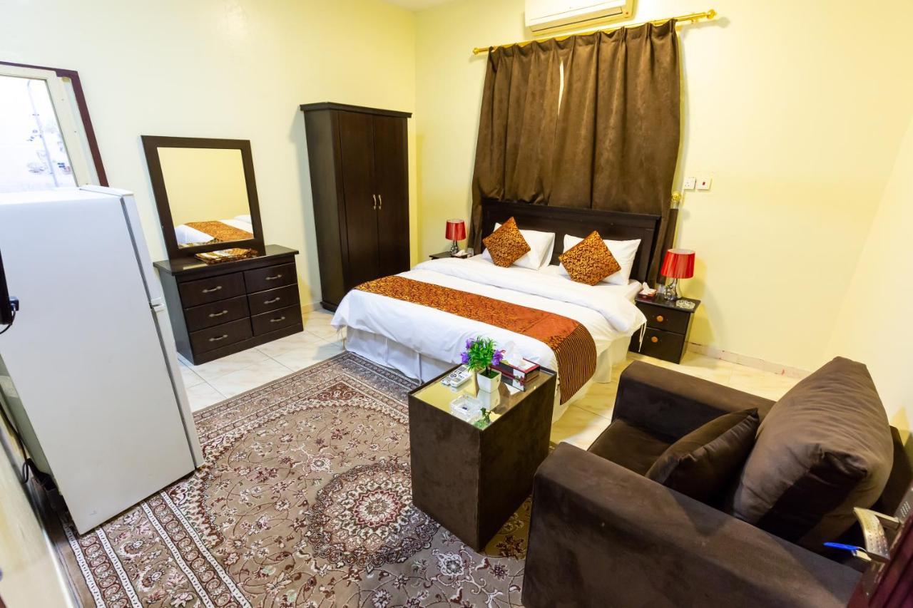 Al Eairy Furnished Apartments - Al Bahah 4 Экстерьер фото